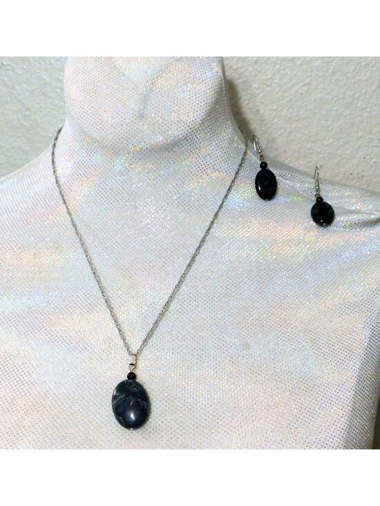 Jewelry - Black Stone Necklace and Fishhook Pierced Earrings 20" Twist Silver Tone Chain